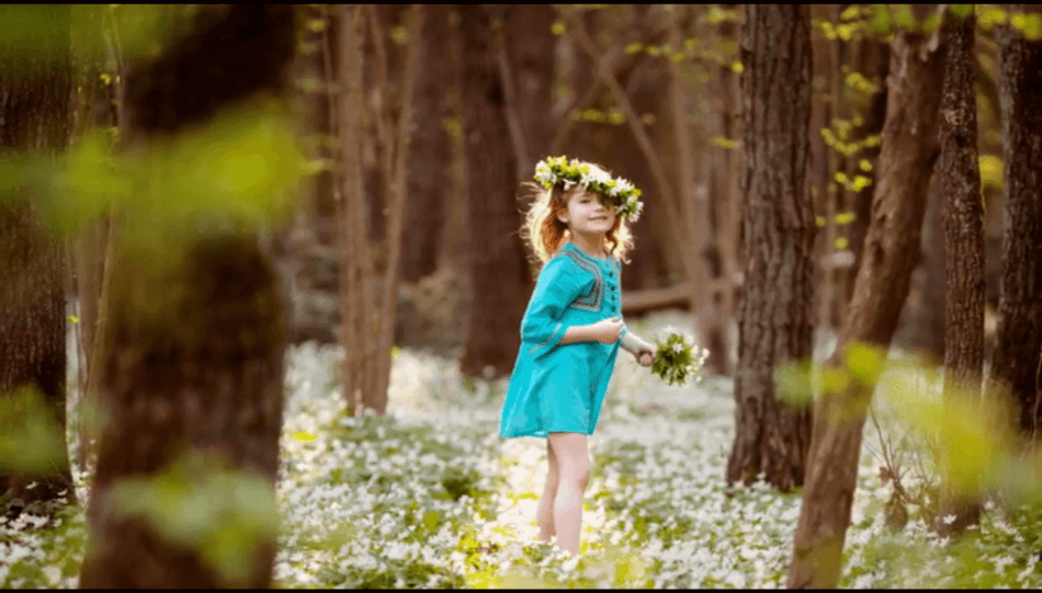 Photoshop Elements blurring kid in woods for motion