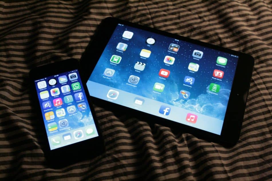 ipad and iphone open with apps