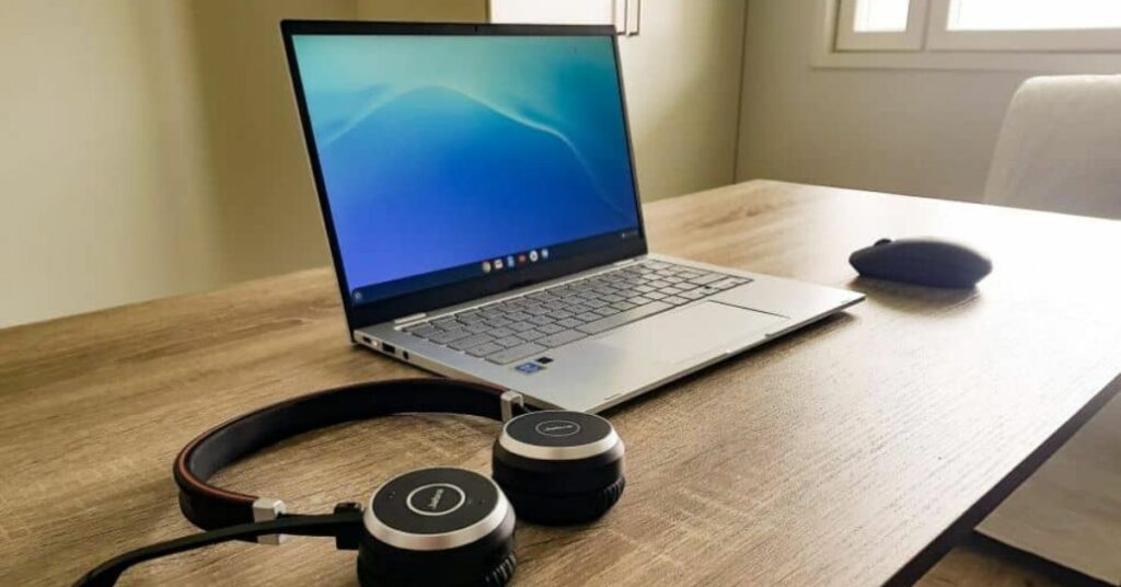 laptop on desk with headphones 1 1
